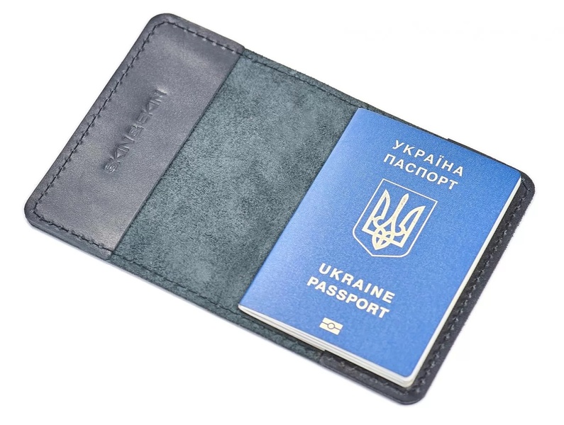 Шкіряна обкладинка для паспорта чорна LA20BL фото