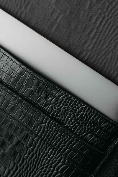 Кожаный Чехол для ноутбука Sleeve черный Кайман 13.3 LC04BLK-13 фото