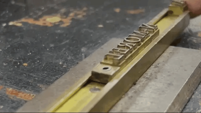 Гравіювання і тиснення на шкірі, який спосіб персоналізації обрати