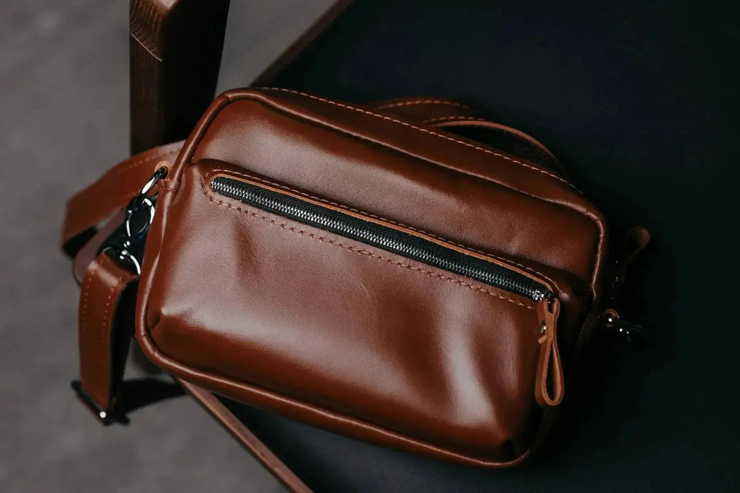 Шкіряна жіноча кросбоді-сумка WalkBag для повсякдення, фото 35 — Skin&Skin
