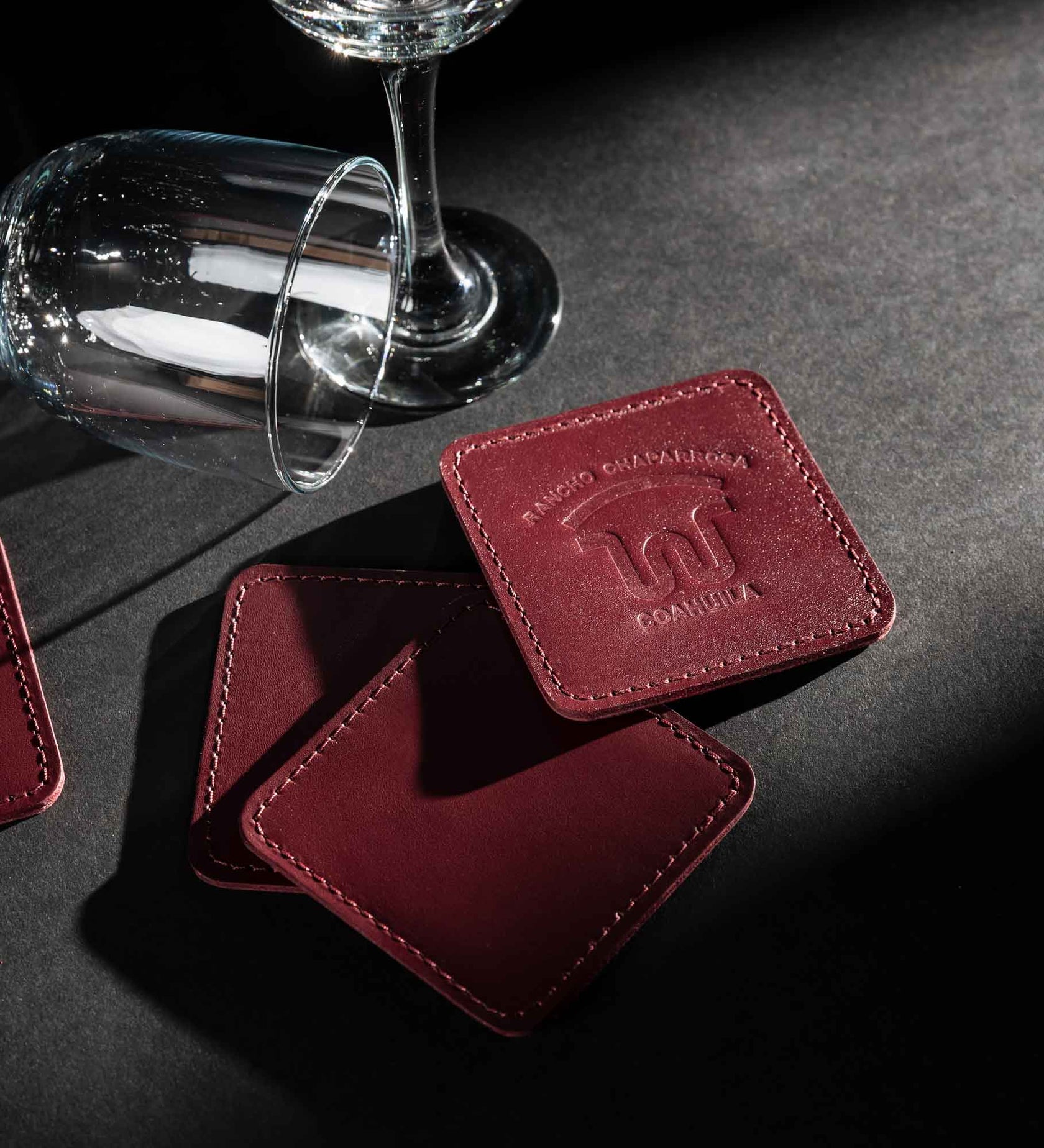 Набір квадратних шкіряних костерів для сервірування, фото 18 — Skin&Skin