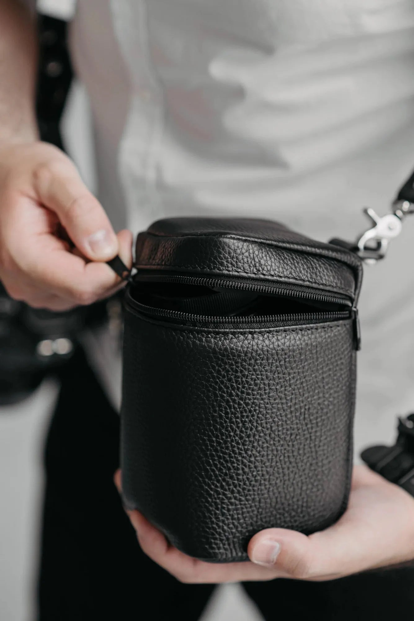 Full-Grain Leather Camera Lens Case | Black - Skin and Skin