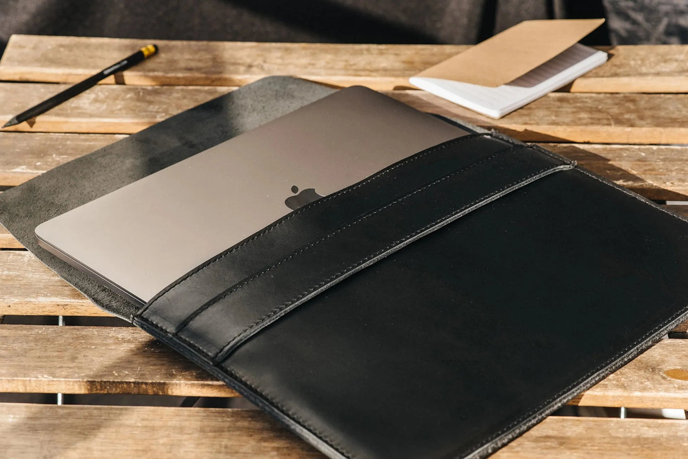 Matted Leather Sleeve for Macbook - All sizes | Black - Skin and Skin