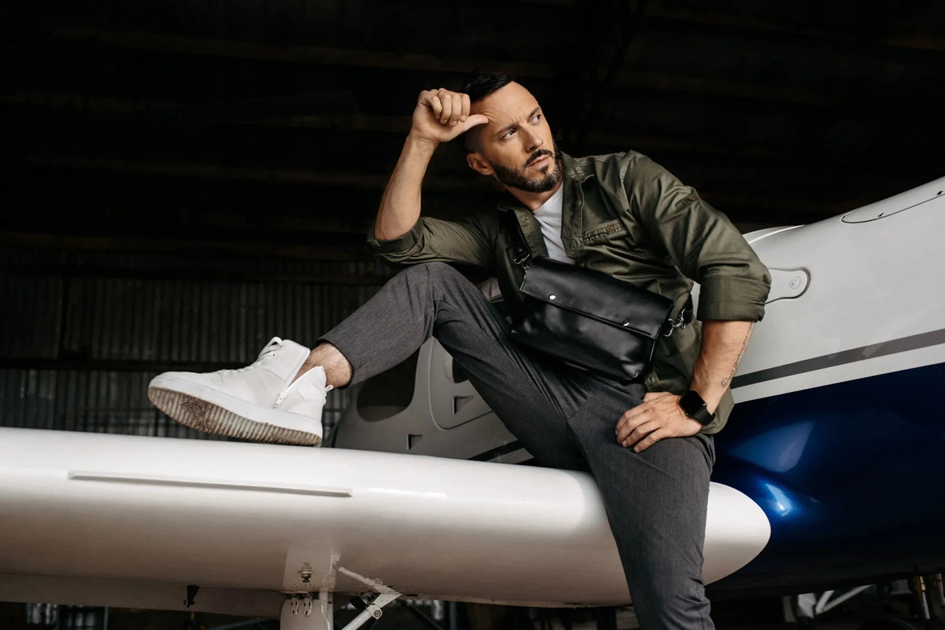 Men's Leather Crossbody Bag L | Smooth Black - Skin and Skin