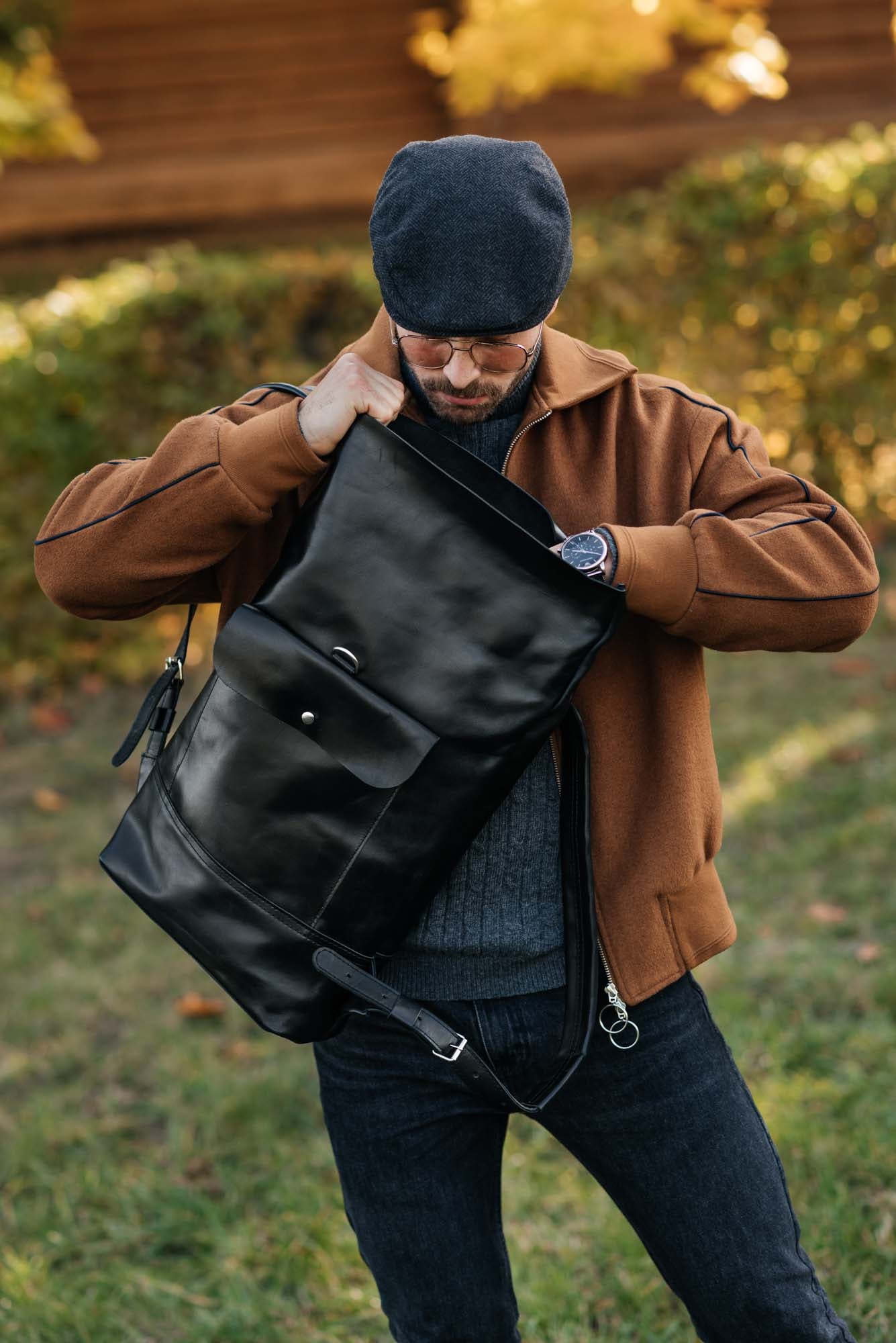 Шкіряний рюкзак RollTop –  гідний компаньйон на роботі та в подорожах