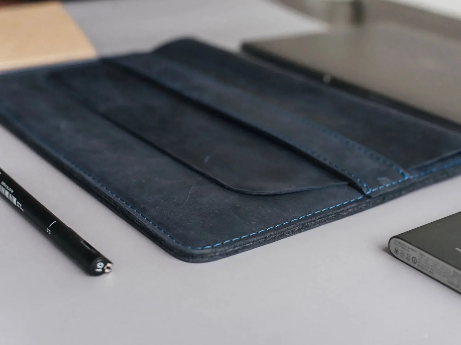 Distressed Leather Sleeve for Macbook - All sizes | Navy Blue - Skin and Skin