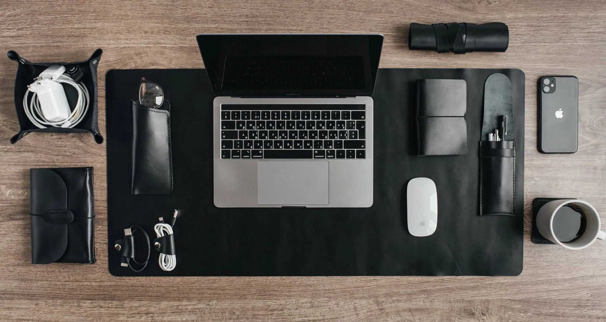 Leather Deskpad | Smooth | Black - Skin and Skin