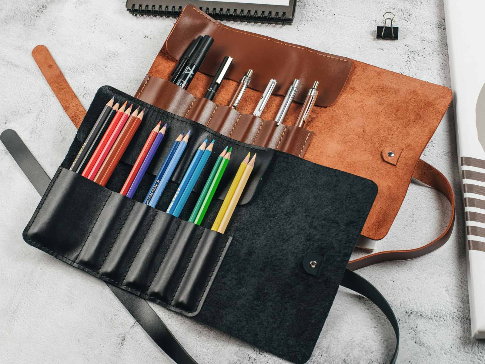 Шкіряний згорток для ручок або інструментів