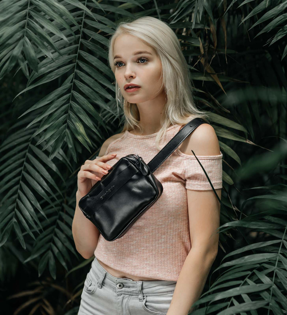 Шкіряна жіноча сумка на пояс зі знімним ремінцем | Go Bag — Skin&Skin