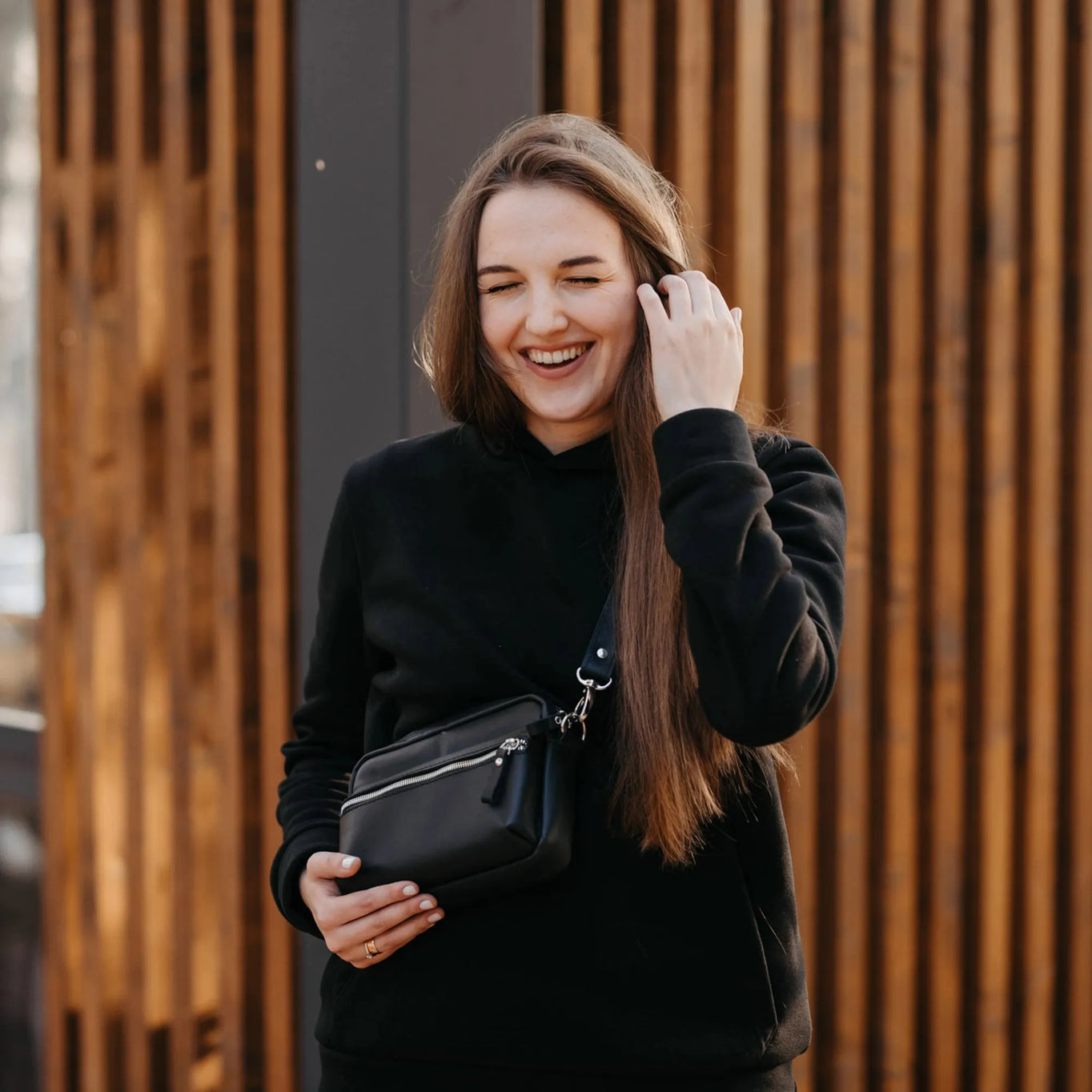 WalkBag - Leather Crossbody for Everyday | Smooth | Black - Skin and Skin