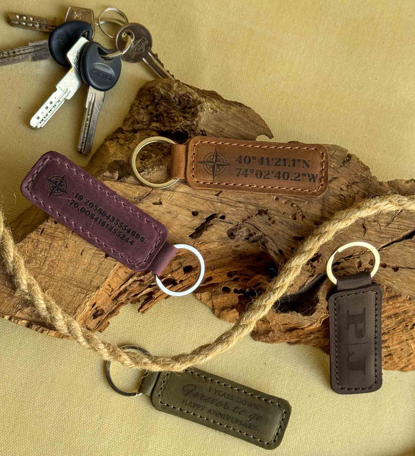 Брелок з натуральної вінтажної шкіри з іменним гравіюванням, фото 21 — Skin&Skin
