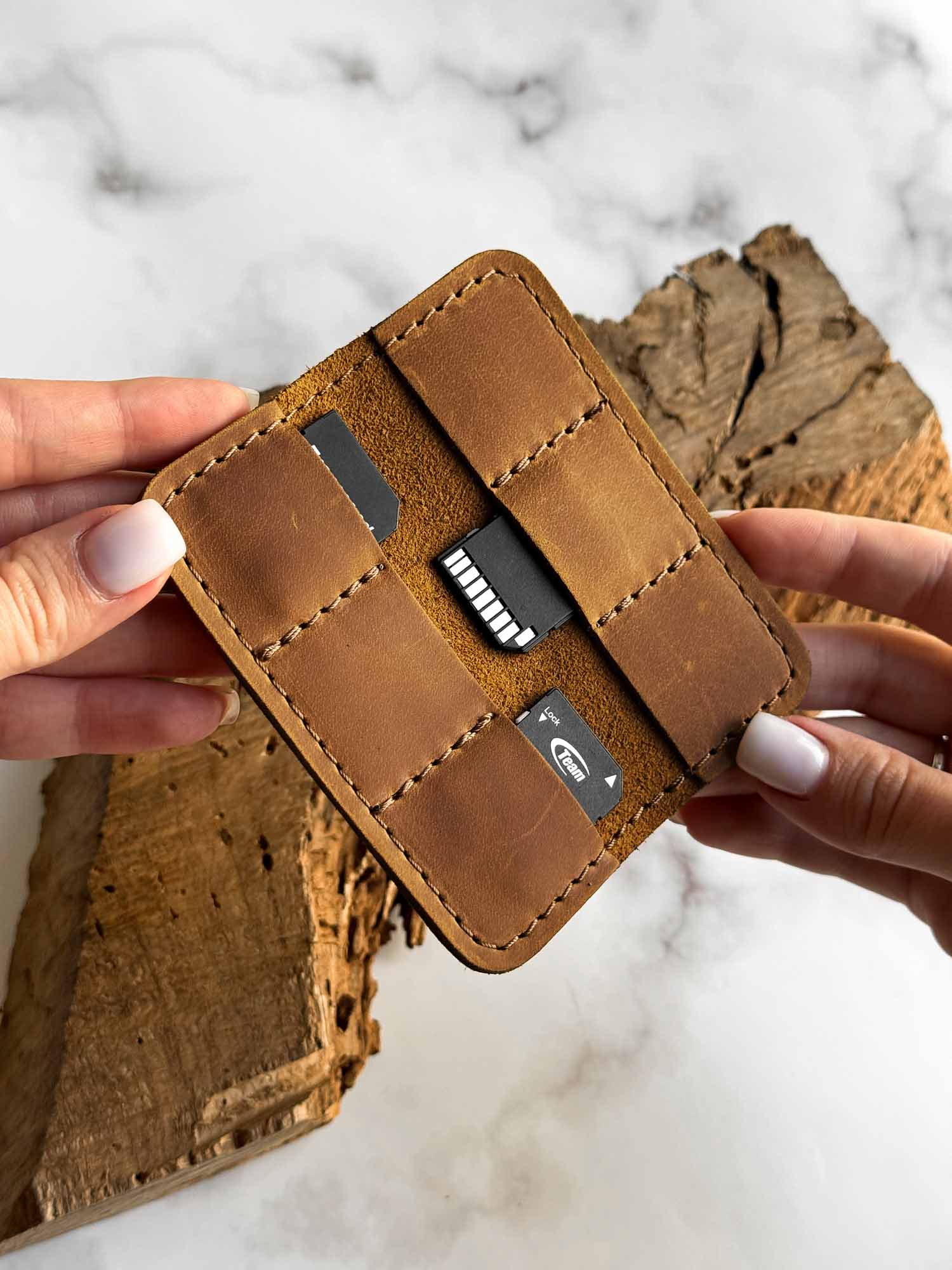 Кейс для SD-карт зі шкіри Crazy Horse на 6 слотів | Органайзер для фотографа