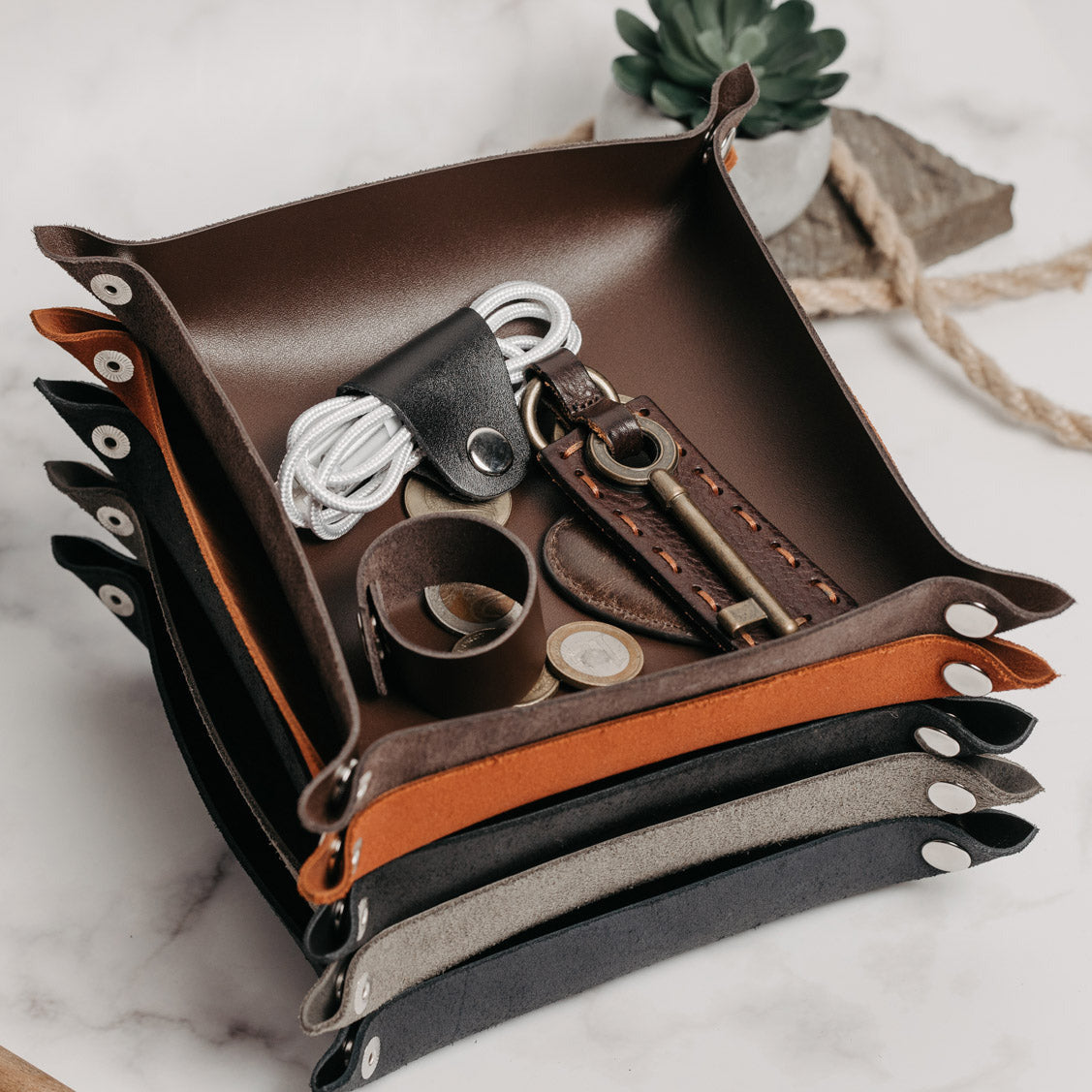 Шкіряний лоток-підставка для дому та офісу