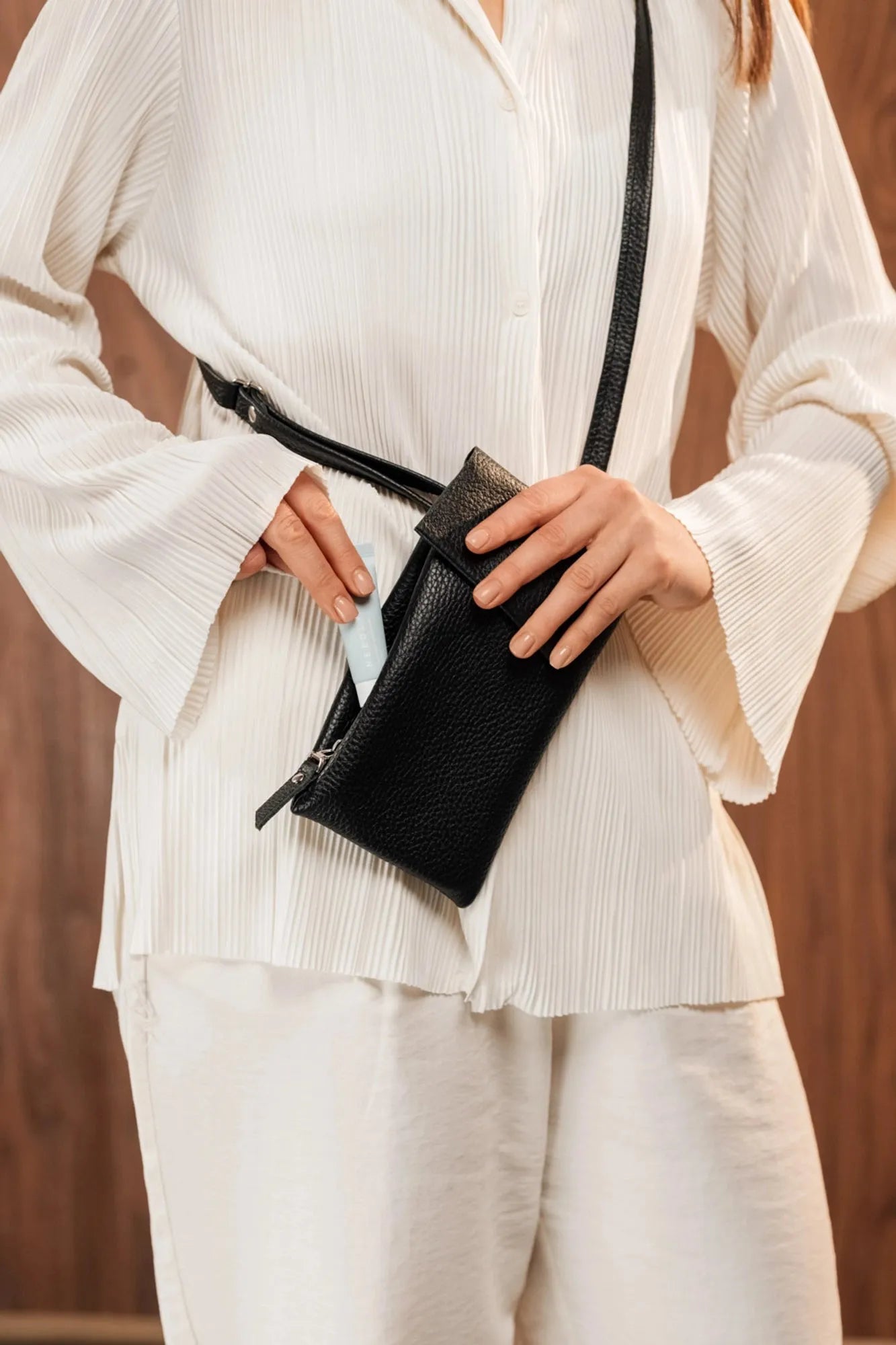 Full grain Leather Phone Bag | Graini Black - Skin and Skin