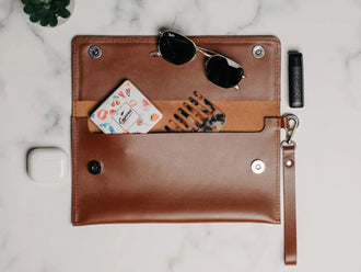 Двосторонній шкіряний клатч із тримачем та додатковим ременем, фото 31 — Skin&Skin