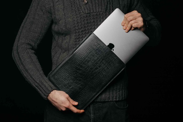 Кожаный чехол для MacBook FlatCase Черный Кайман 14 LC05BLK-14 фото