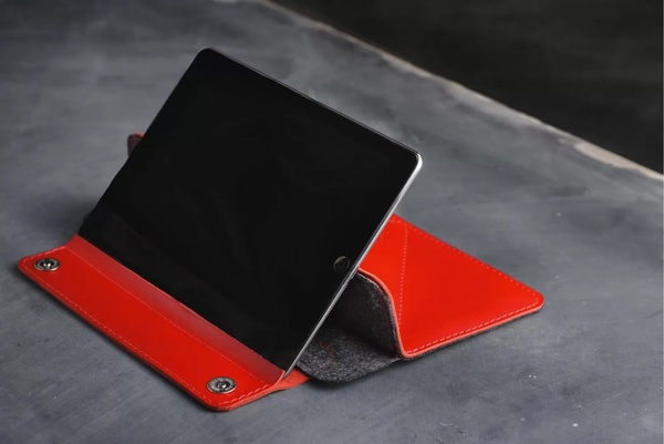 Шкіряний чохол з підставкою для iPad червоний 10.5 LC07R-10 фото