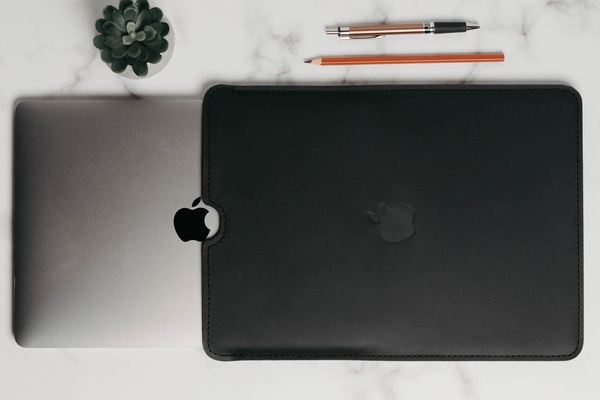 Кожаный чехол для MacBook FlatCase Черный Матовый 15.6 LC05BLM-15 фото