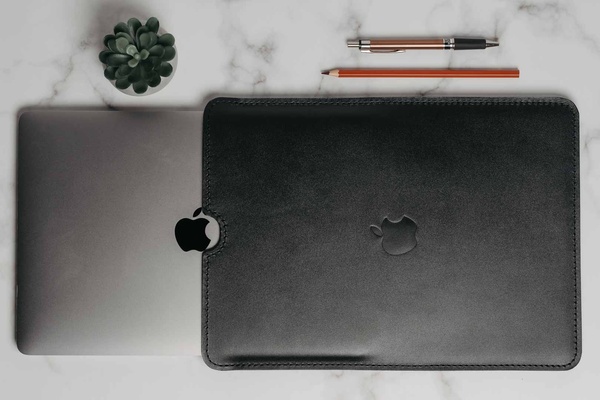 Кожаный чехол для MacBook FlatCase Черный 13.3 LC05BL-13 фото
