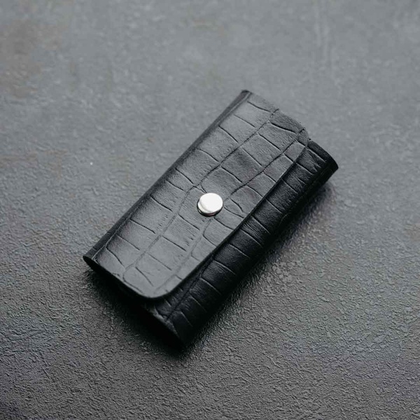 Шкіряна ключниця на 6 ключів чорна Кайман LA05BLK фото