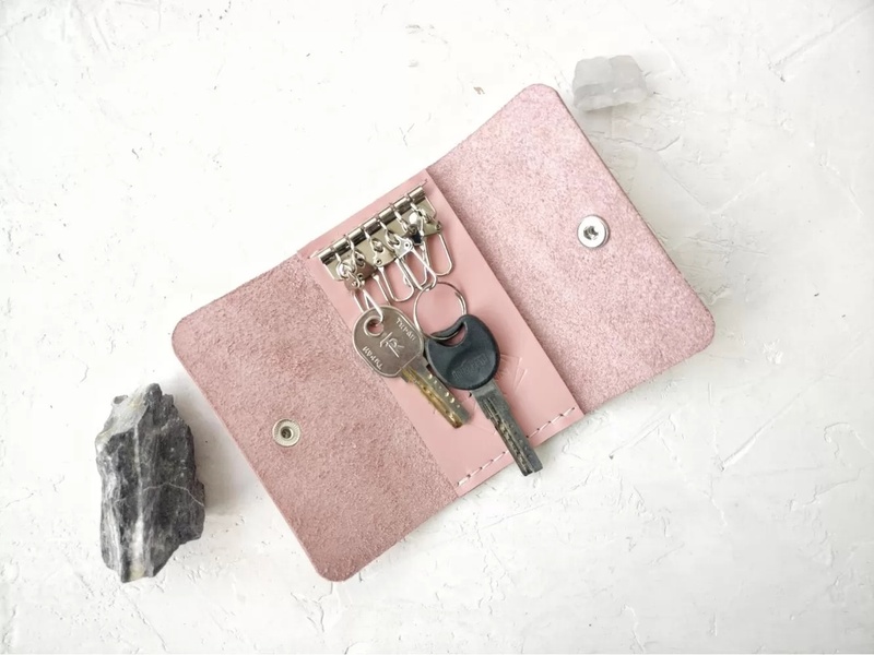 Шкіряна ключниця на 6 ключів рожева LA05PI фото
