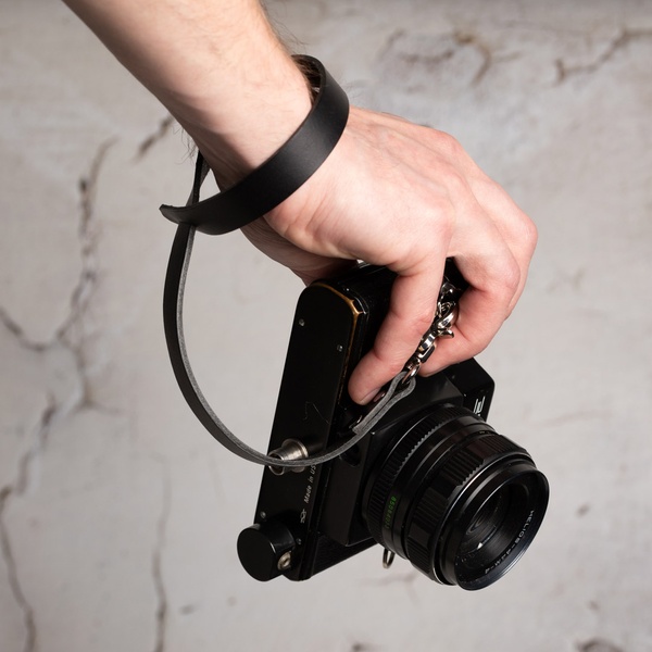 Кожаный ремень на руку для фотоаппарата Черный R04BL фото